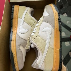 Nike Tan and White Sneakers Classic Low-Top Design
